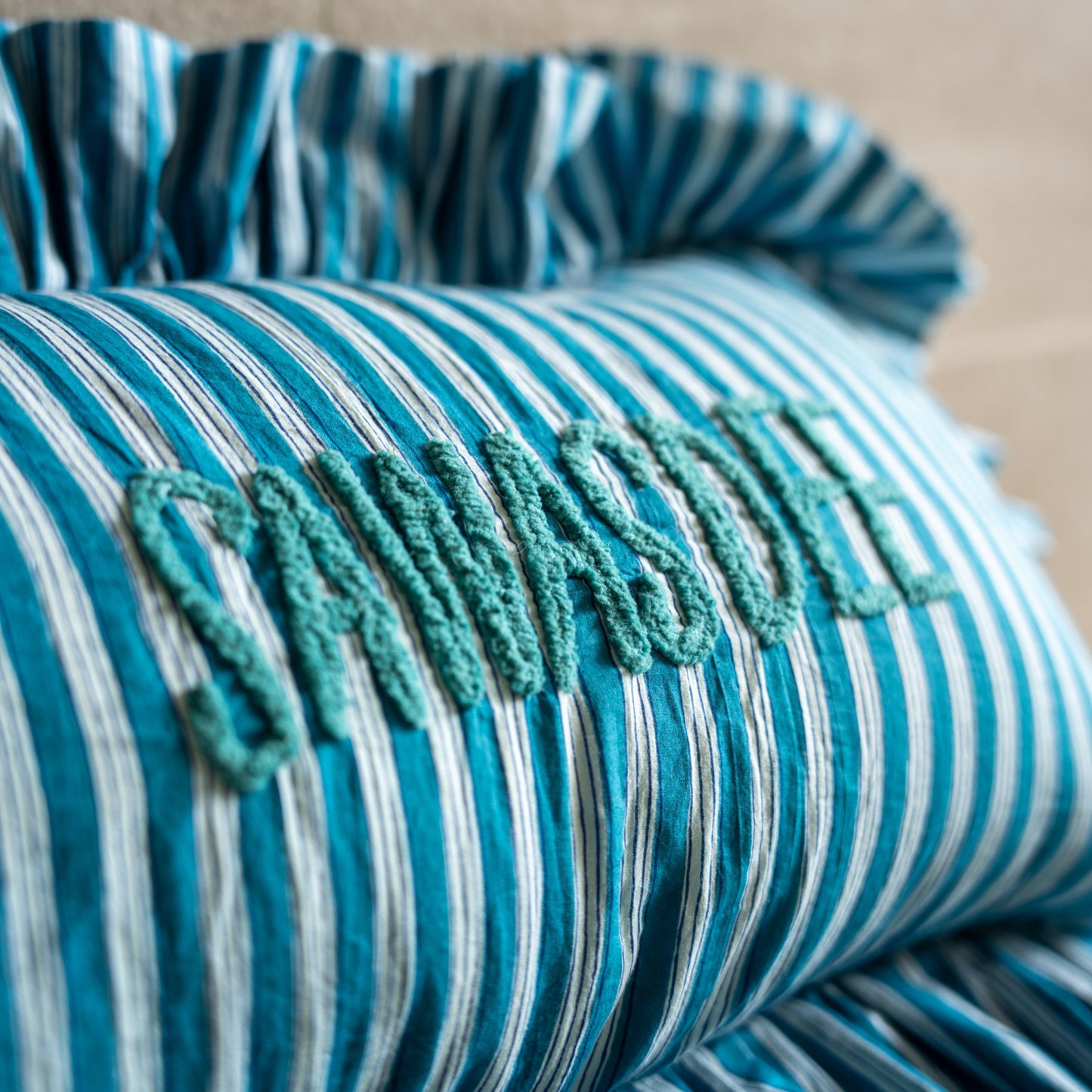 Sawasdee frills cushion (cover)