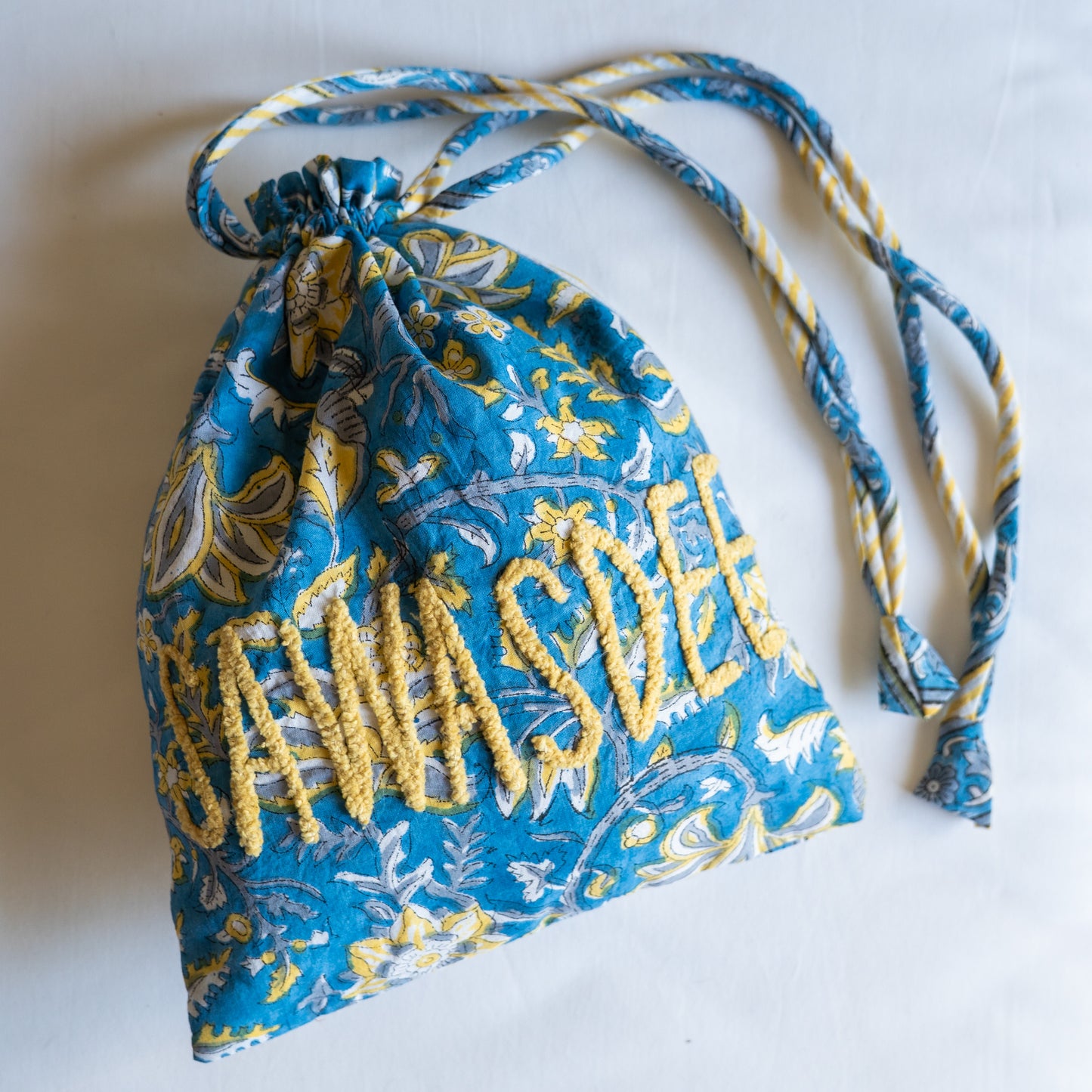 Sawasdee pouch