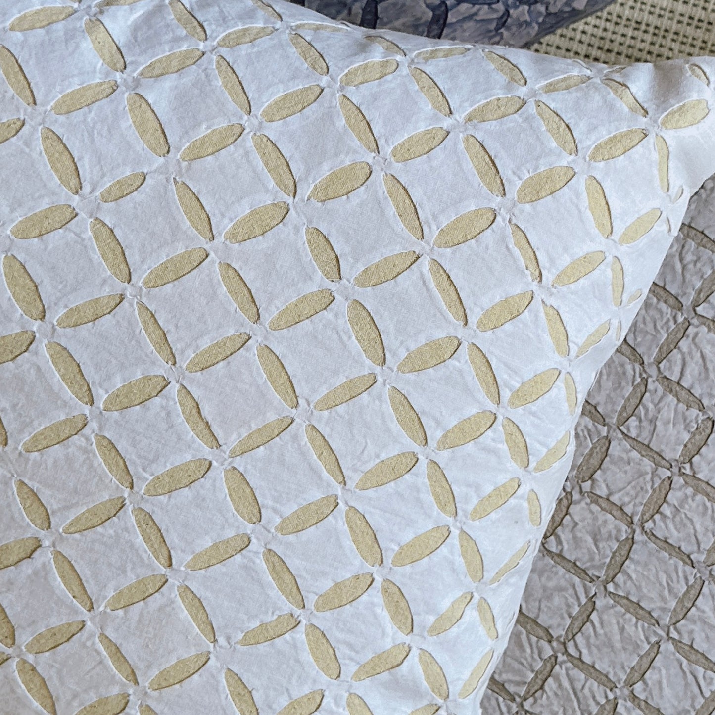 Cutwork cushion cover