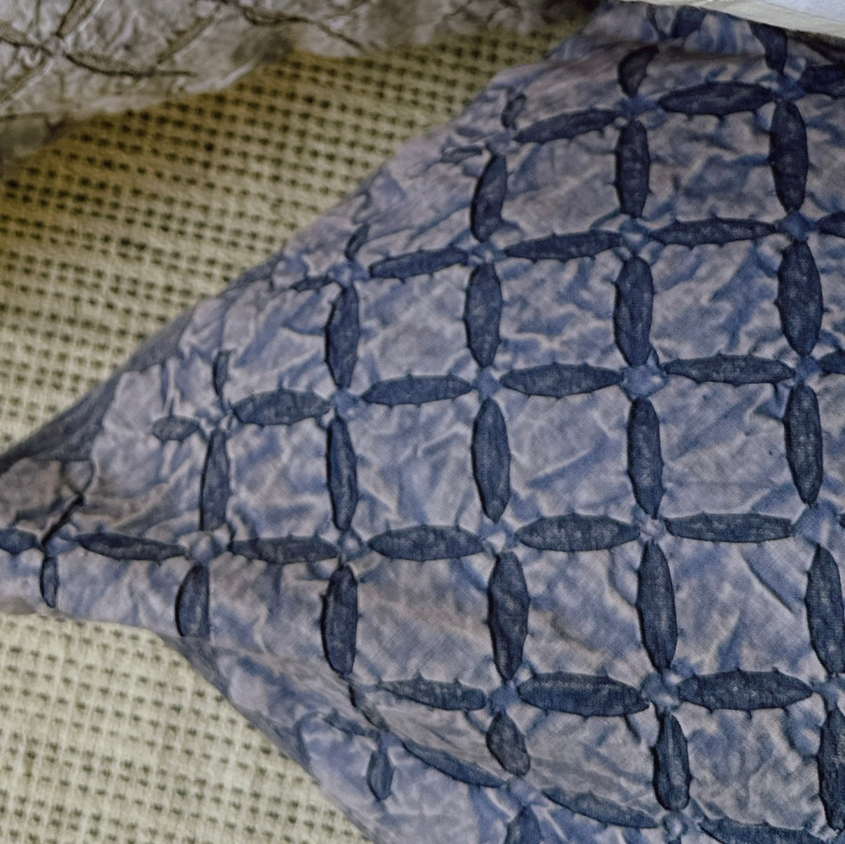 Cutwork cushion cover
